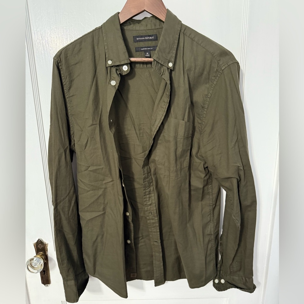 Banana Republic Men's Olive shirt